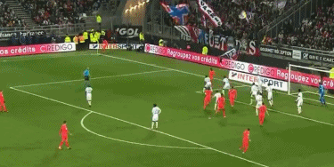 伯纳乌承办NFL上座人数多达78610，超过西甲赛季平均上座数（伯纳乌NFL赛事吸引78610名观众，超过西甲赛季场均上座）