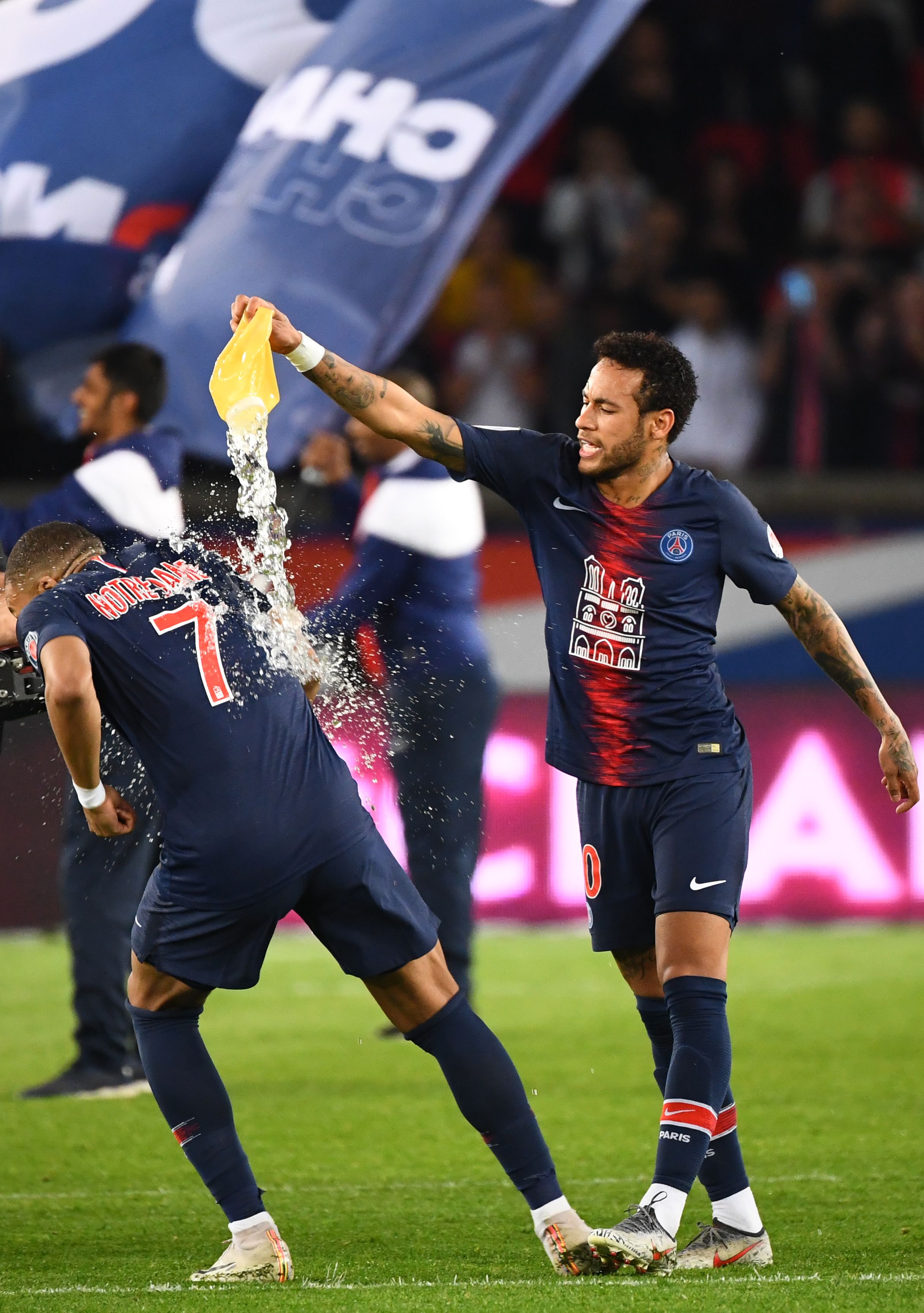 2025非洲足球先生最终入围名单：阿什拉夫、萨拉赫、奥斯梅恩（2025非洲足球先生三强出炉：阿什拉夫、萨拉赫、奥斯梅恩）