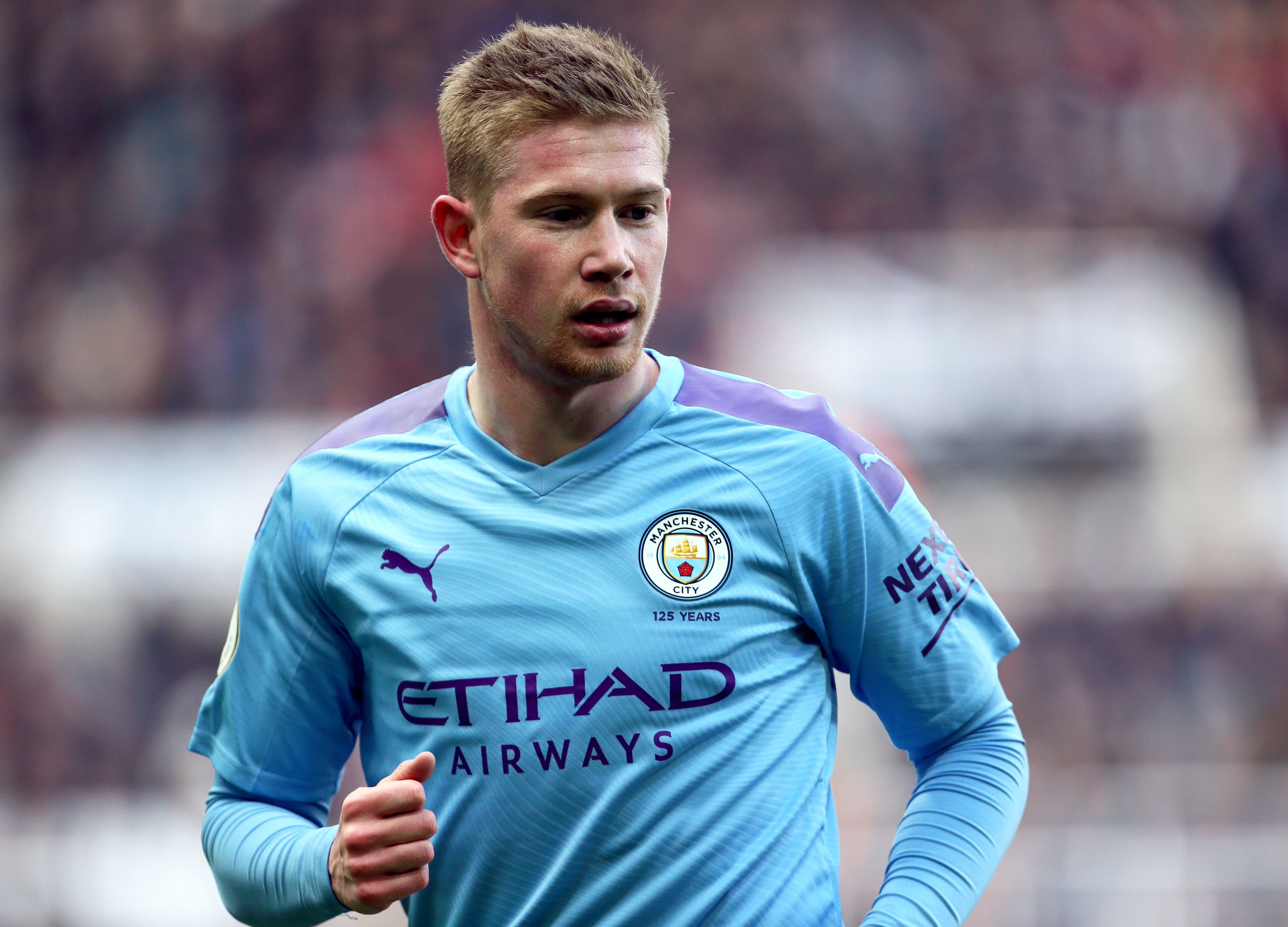 中超末轮前瞻：上海双雄冲击冠军，海牛、梅州争保级最后席位（中超收官战看点：申城双雄争冠登顶，海牛与梅州抢最后保级名额）