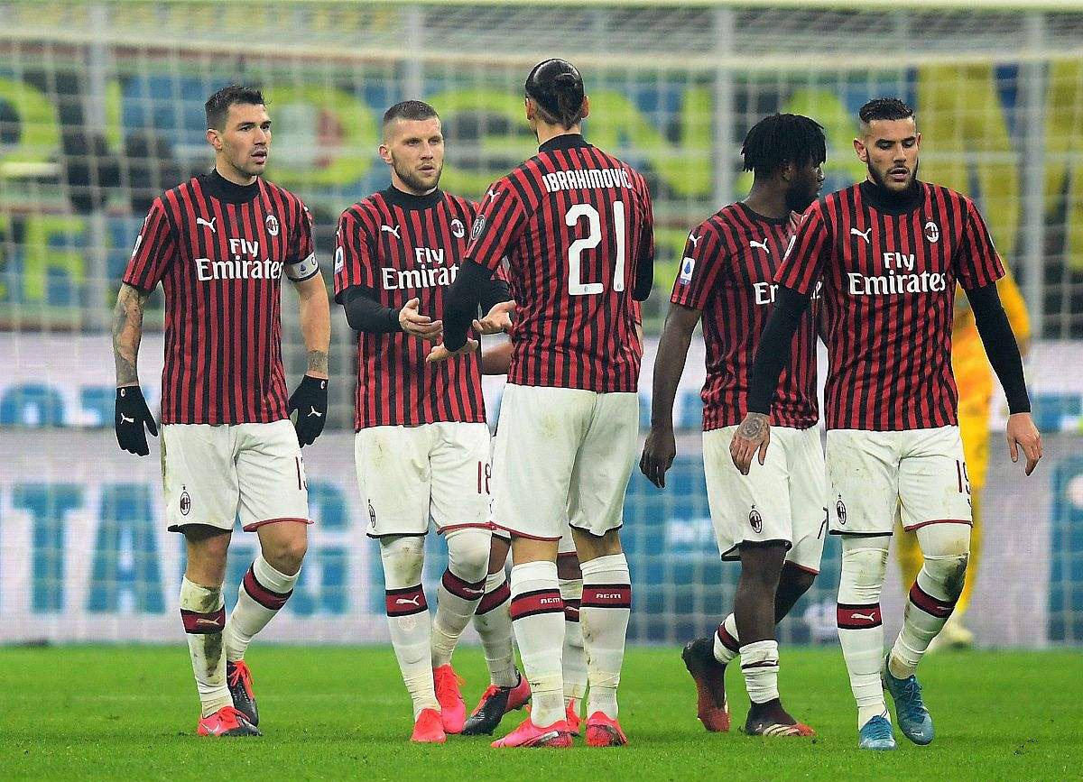 足球中超两场比赛因大雾暂停（受大雾影响，中超两场比赛暂时中止）