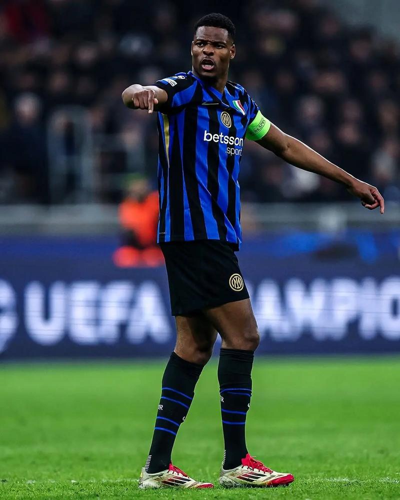 足协官方：征集2026赛季足协杯资格赛承办地，比赛1月举行（中国足协公告：面向各地征集2026赛季足协杯资格赛承办地，赛事将于1月进行）