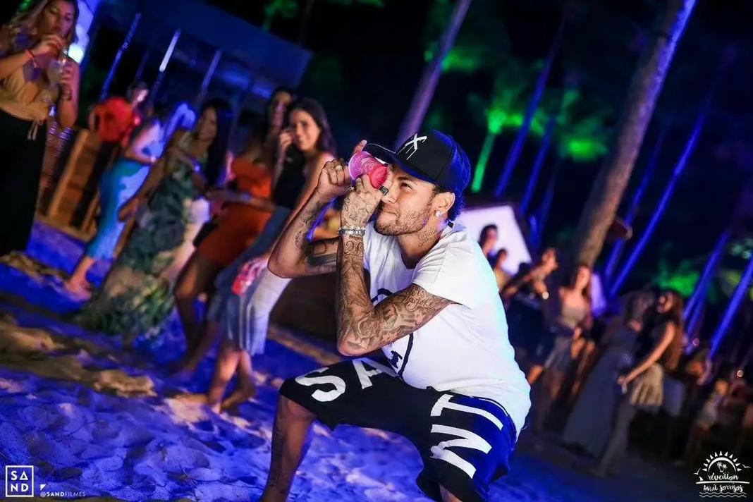 沙特联前瞻：利雅得新月两大将缺席，塞哈特海湾攻强守弱（沙特联前瞻：利雅得新月两主力无缘出战，塞哈特海湾攻强防弱）