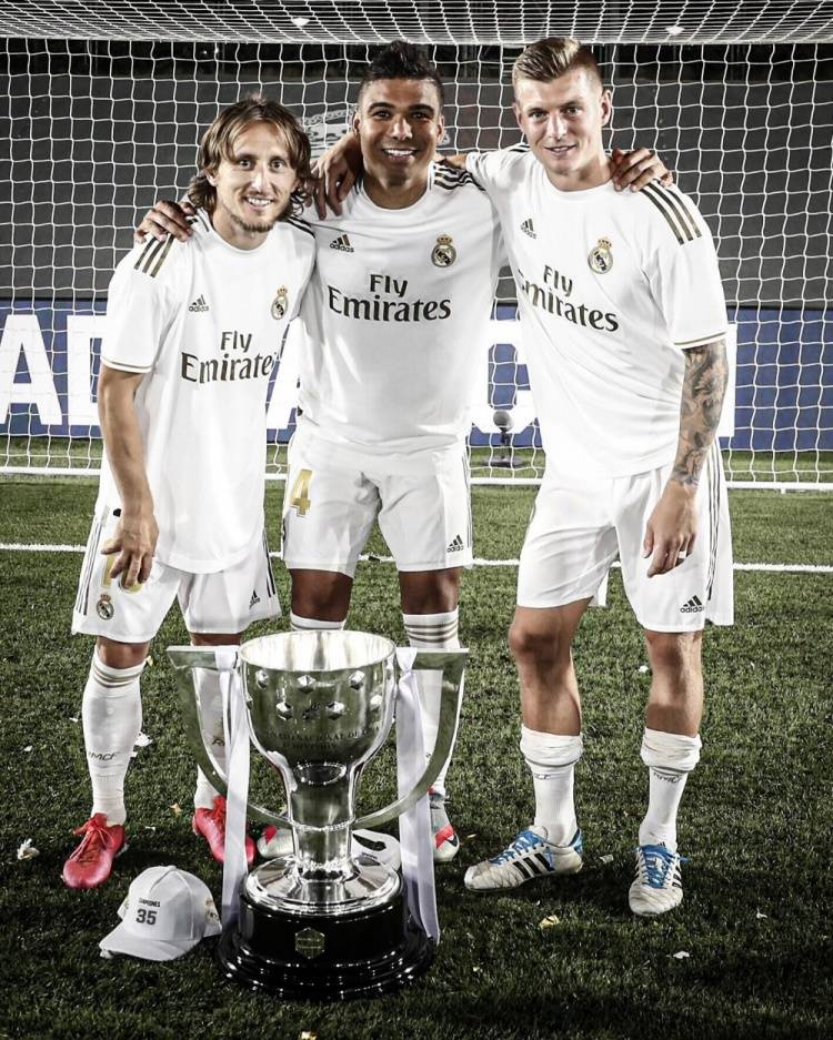 记者：里科·刘易斯因技术原因落选曼城本轮大名单，他没受伤（记者：里科·刘易斯非伤病原因无缘曼城本轮名单）