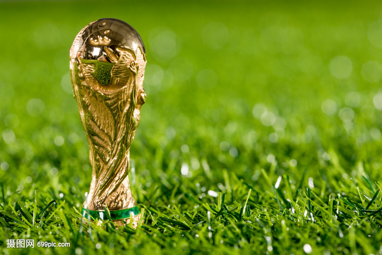 汪士钦熊猫杯首轮解围失误致丢球，末轮报复性动作染红（熊猫杯：汪士钦首战解围失误送丢球，末轮报复动作被红牌罚下）