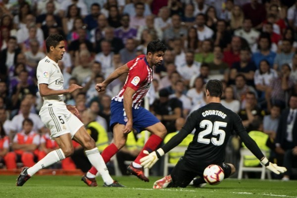 76人以123-114战胜雄鹿，马克西砍54分，助球队逆转三连败，稳居东部第六。