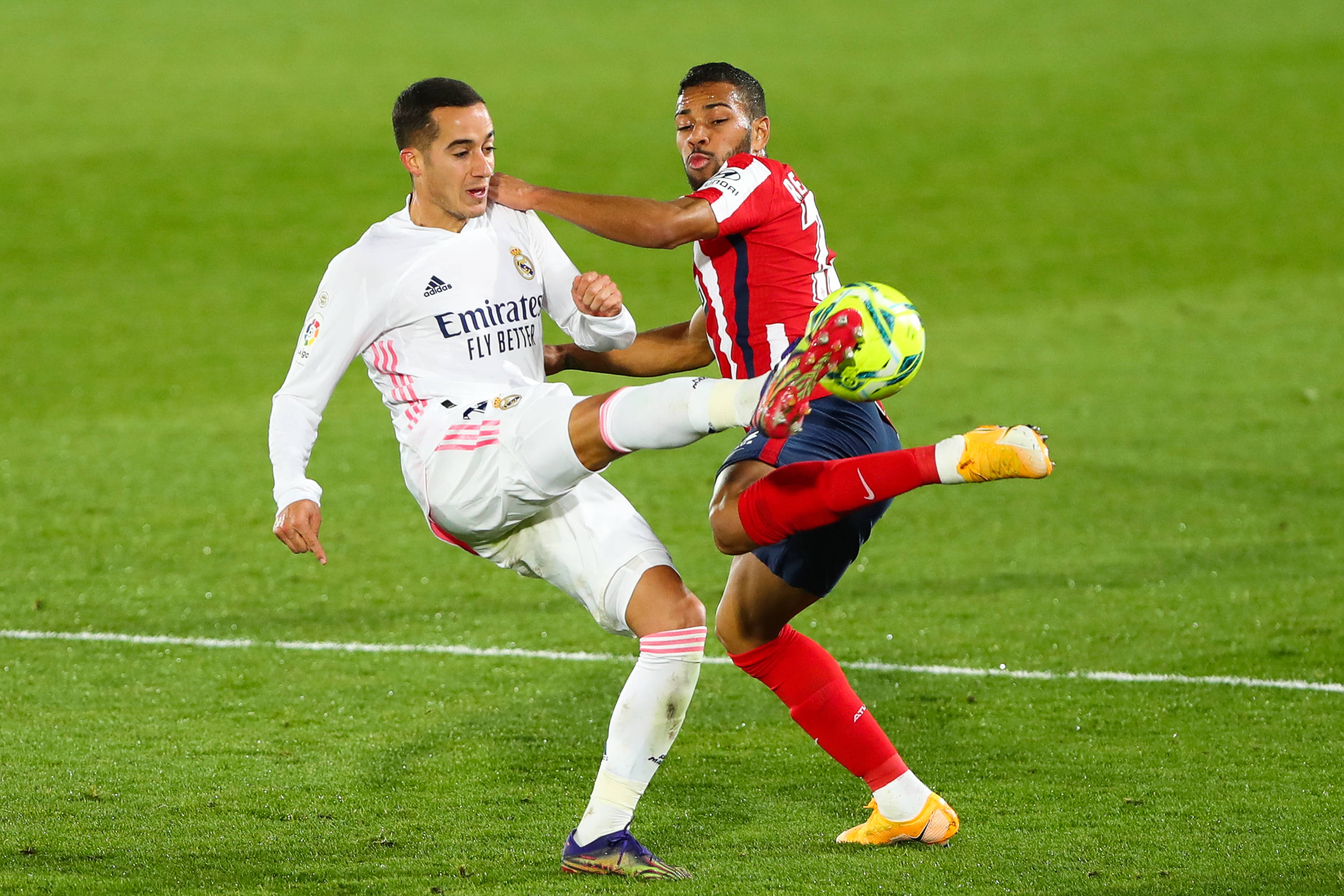 早日归来！33岁巴西球星内马尔晒病床照确认接受手术（33岁内马尔晒病床照证实已手术，盼早日回归）