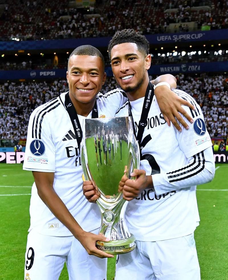 西甲战报：莫雷诺、奥卢瓦塞伊破门，黄潜2-1马略卡（西甲：莫雷诺、奥卢瓦塞伊建功，比利亚雷亚尔2-1小胜马略卡）